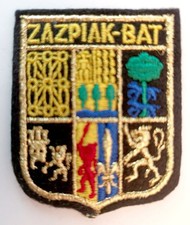 Écusson ancien ZAZPIAK-BAT Pays Basque France - en feutrine brodée - fond noir