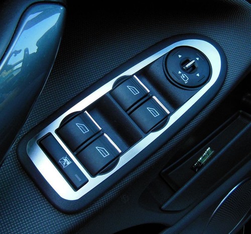 Plaque ford kuga titanium - ford,