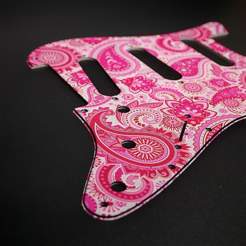 Fender strat pickguard - strat,