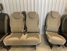 3 Sièges centrales ou