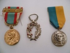 Lot de 3 médailles militaire et palme académique