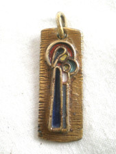 PETITE MEDAILLE PENDENTIF VERS 1970 VIERGE A L'ENFANT BRONZE EMAILLE (1)