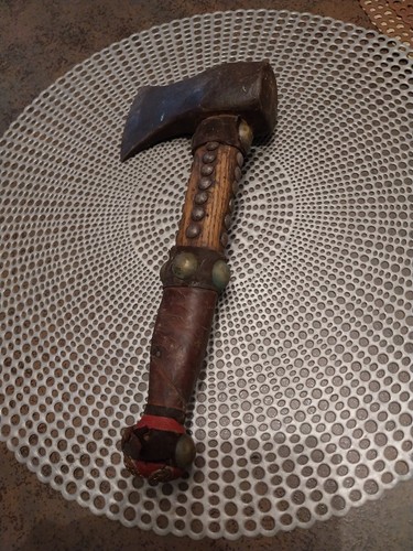 Hache ancienne artisanale - hache,