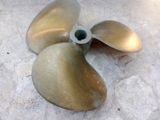 ANCIENNE HELICE DE BATEAU EN BRONZE 3 PALES  , Deco Marine