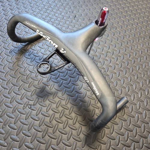 Guidon carbone intégré