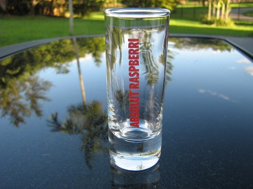The absolut raspberri vodka - ,