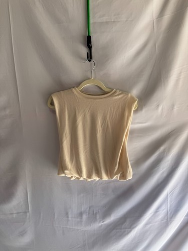 Lioness off white field - lioness, off-white