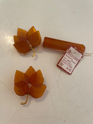 Trois pièces ambre en - en, et