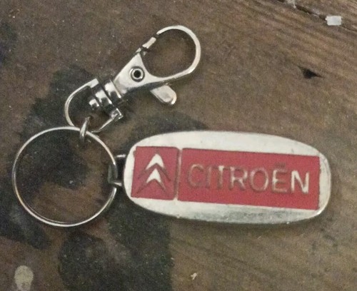 Porte clef métal vintage - porte,