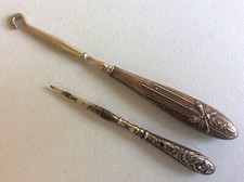 2 Aiguilles 1 crochet a lacet