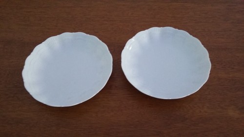 Anciennes assiettes plats - 2, ou