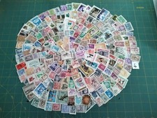 200 TIMBRES ETRANGERS OBLITERES N°607