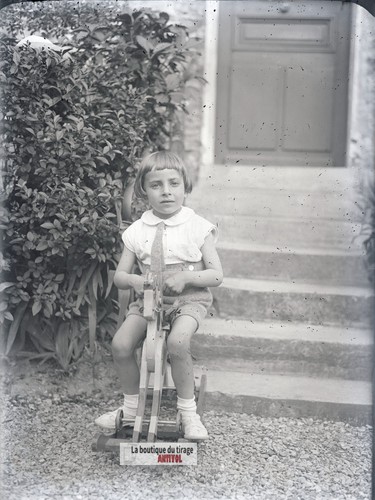 Enfant cheval roulettes - à,