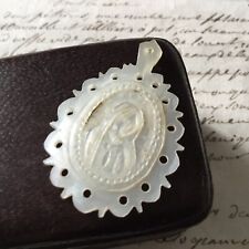 Pendentif Reliquaire Nacre