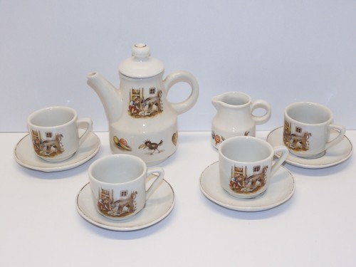 Joli petit service cafe de - service, a