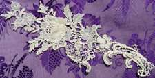 ANCIENNE APPLICATION MOTIF BRODERIE EN RELIEF fin XIXe/ 1900, Vendue à l'unité !