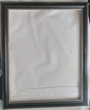 Grand cadre noir et argent , double liseré argent : 53 x 43 cm . Bon état