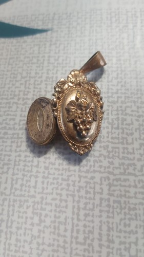 Joli pendentif boite pilule - joli,