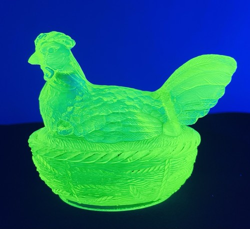 Hen uranium pressed glass - uranium,