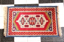 Petit tapis ancien,  XXe. Laine.