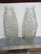 Espaivet. Paire de vases Art Déco  ht 28,5. Verre préssé moulé