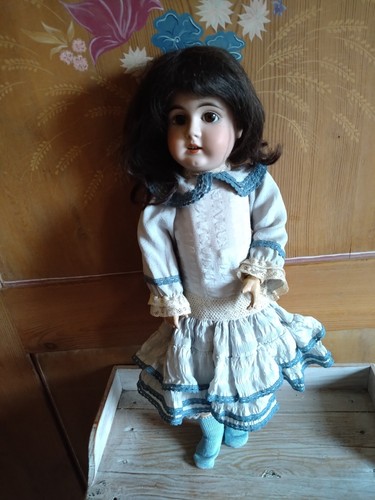 Poupée ancienne marquée - , j