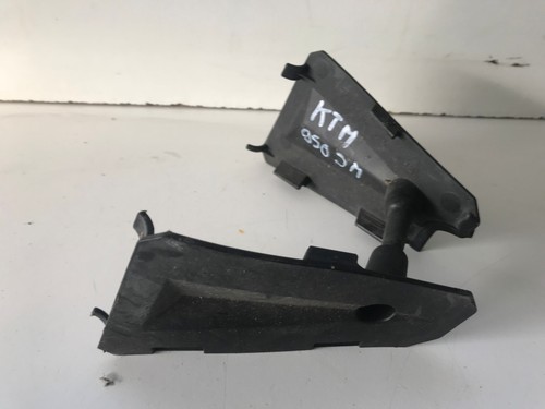 Une paire cache plastique - une,