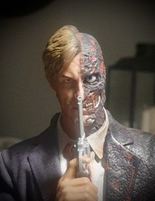 No HOT TOYS Batman : THE DARK KNIGHT Harvey Dent Double Face