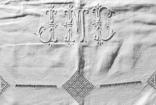 DRAP EN LIN ANCIEN BRODÉ MAIN