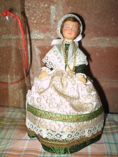 POUPEE FOLKLORIQUE REGIONALE TOURAINE CREATION PHILIPPE MODELE DEPOSE AVEC BOITE