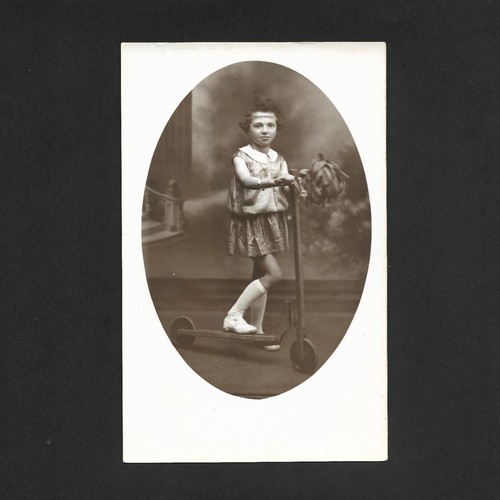 Fille pose tenue - , majorette