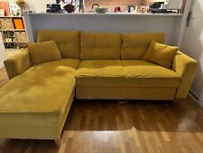 canapé d'angle jaune 225cm largeur/160 longueur maisons du monde, repose pieds