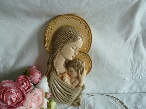Ancien reliquaire polychrome