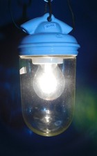 ANCIENNE LAMPE DE COUR DE FERME EN PORCELAINE . ATELIER, LOFT, USINE, INDUSTRIEL