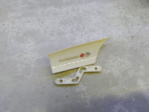 Plastique aile droite - 1/18,