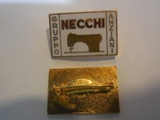 Machines à coudre distinctives de groupe de personnes âgées Necchi Pavie