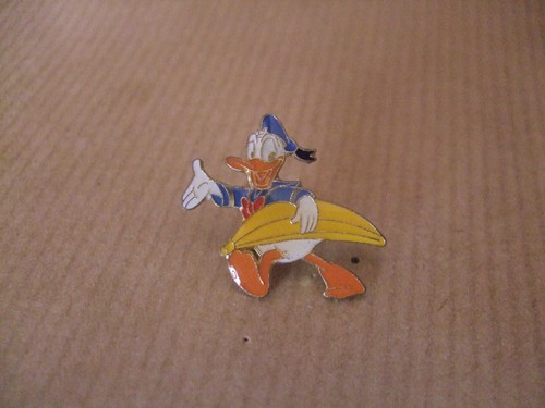 Pins disney donald banane - donald,