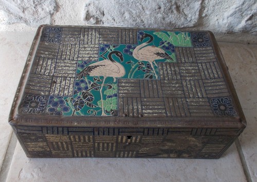 Ancienne boite métal biscuits