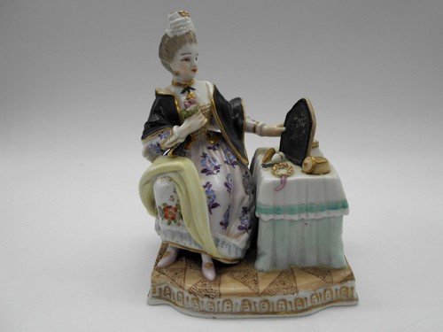 Superbe figurine femme - figurine,