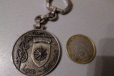 porte clef clé key-ring LE