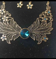 Vintage Style Bib Statement