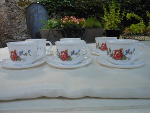 Tasses café et sous - ,
