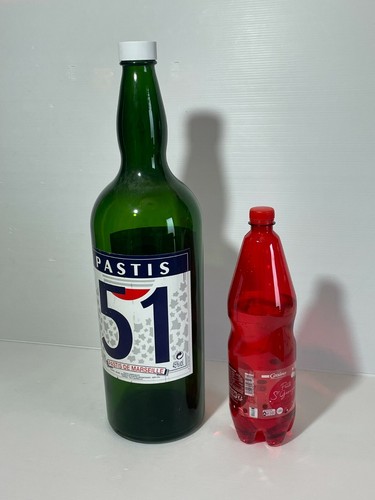 Grande ancienne bouteille - grande, et