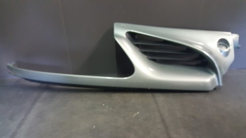 Demi calandre avant droite - demi,