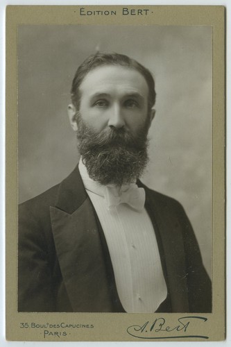 Cabinet circa 1910 le - circa, 1910.