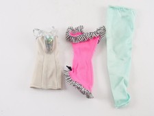 Lot de 3 robes pour poupée