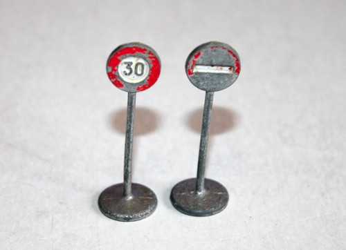 Dinky toys lot 2 panneaux - toys,