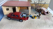 Diorama Pick up Toyota a la station service abandonnée Arizona 1/35