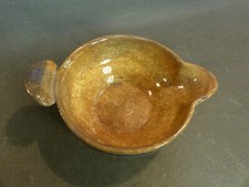 Ancien récipient en terre