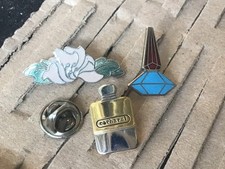 pins CACHAREL ANAÏS  LOULOU. parfum luxe prestige. Prêt à porter NÎMES 1958 FR